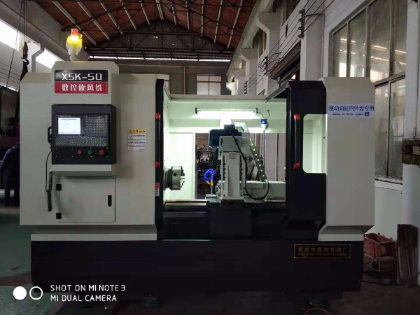 擺動(dòng)油缸內(nèi)外齒專用數(shù)控旋風(fēng)銑（無錫客戶現(xiàn)場(chǎng)）