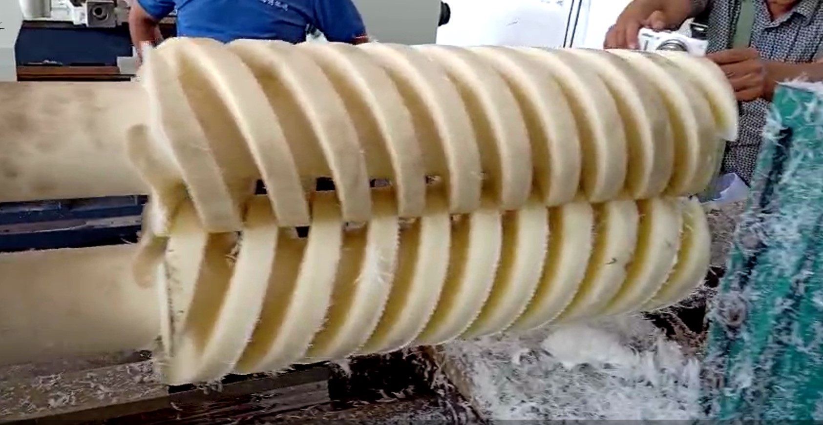 擠出機(jī)變徑變距配對(duì)輸送螺桿已試樣成功