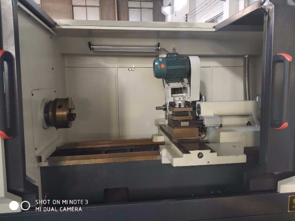 【鉆桿接頭專用機(jī)】數(shù)控旋風(fēng)銑床 【鉆桿接頭專用機(jī)】數(shù)控旋風(fēng)銑床