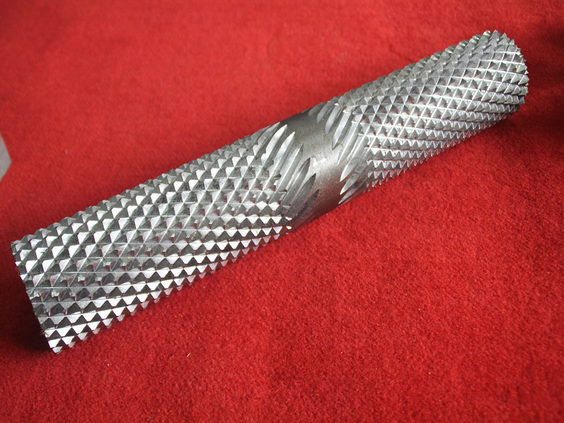 旋風(fēng)銑在鋪裝機(jī)網(wǎng)紋輥，鉆石輥上的廣泛應(yīng)用