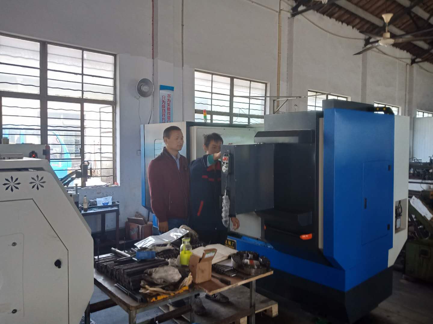 又一臺(tái)制冰機(jī)螺桿旋銑設(shè)備出爐