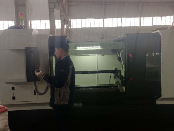 刻槽鉆桿專用數控旋風銑林州振晨客戶現場 刻槽鉆桿專用數控旋風銑林州振晨客戶現場